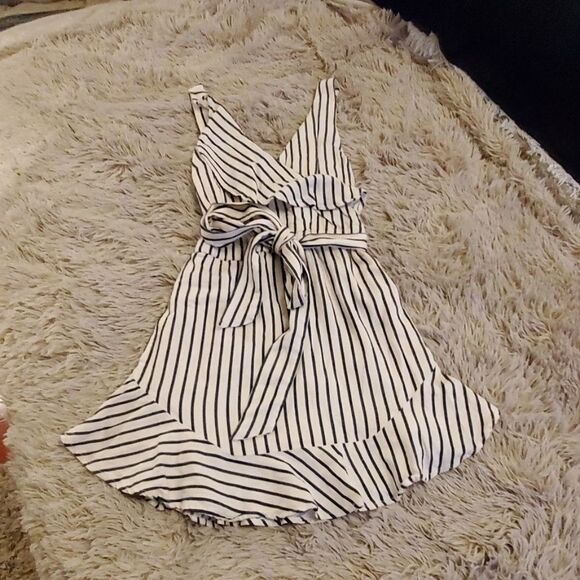 Cute cream & blue Guess dress w/belt size XS - Picture 1 of 9